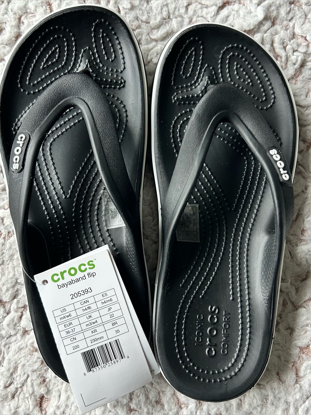 NEW (6) Women’s Bayaband Black and White Crocs Flip Flops